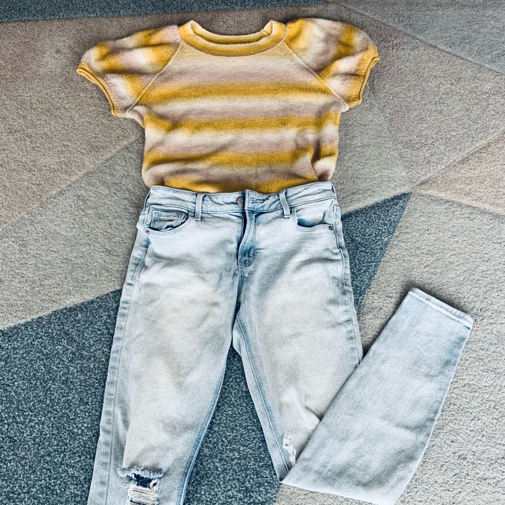 Universal Thread Yellow and Cream Puff Short Sleeve Sweater